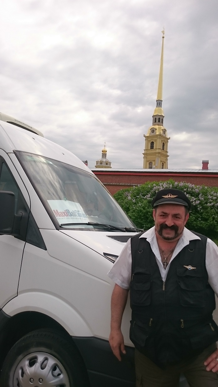 Saint Petersburg private touring - car or minivan